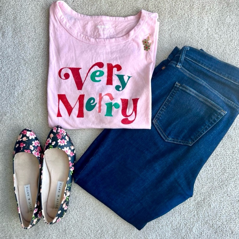 NWT Old Navy Holiday Tshirt